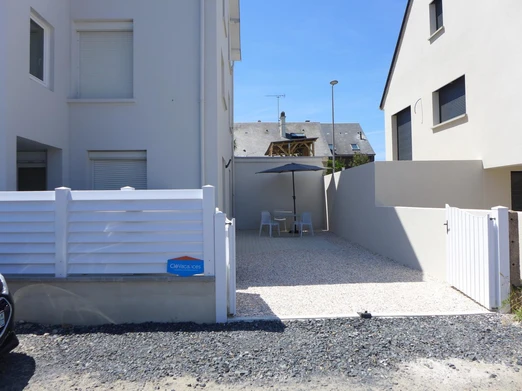 entrée - parking privé - terrasse
