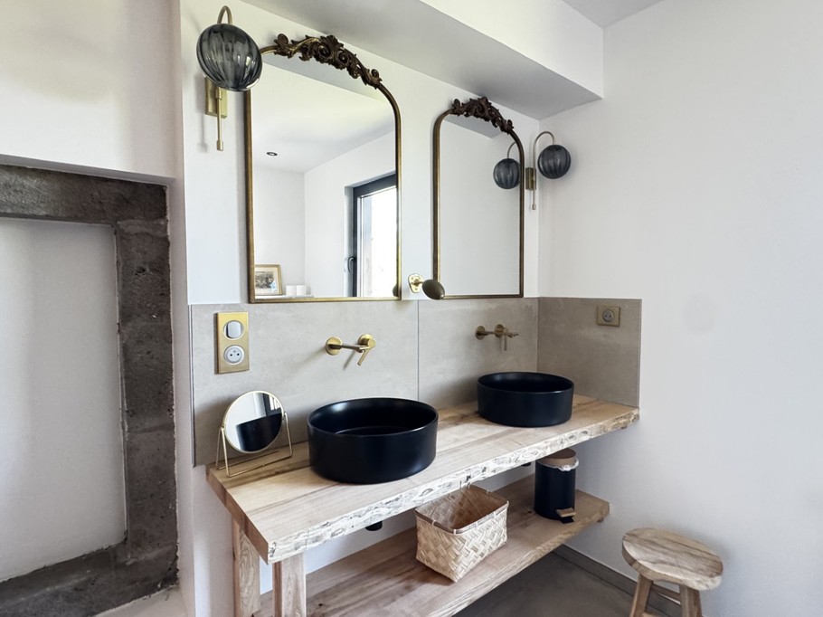 La Grange du Parador Vert, Le Verdier, Saint Victor la Rivière, Salle d'eau