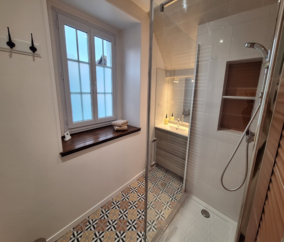 Salle de douche au 1er étage