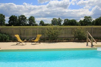 Gîte de grande capacité avec piscine à la campagne - Piscine