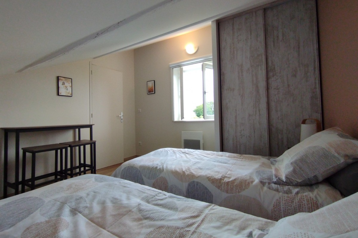 chambre 2 à l'étage