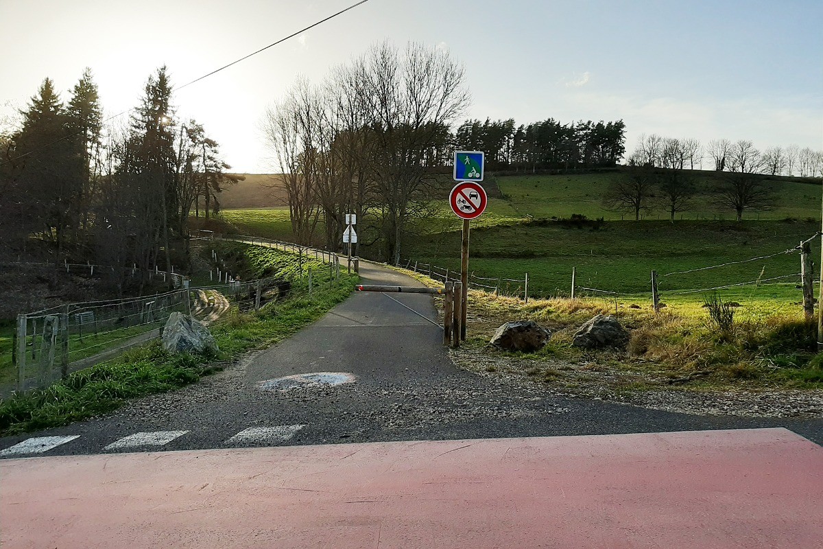 location située à proximité de la Via Fluvia (voie verte sécurisée)