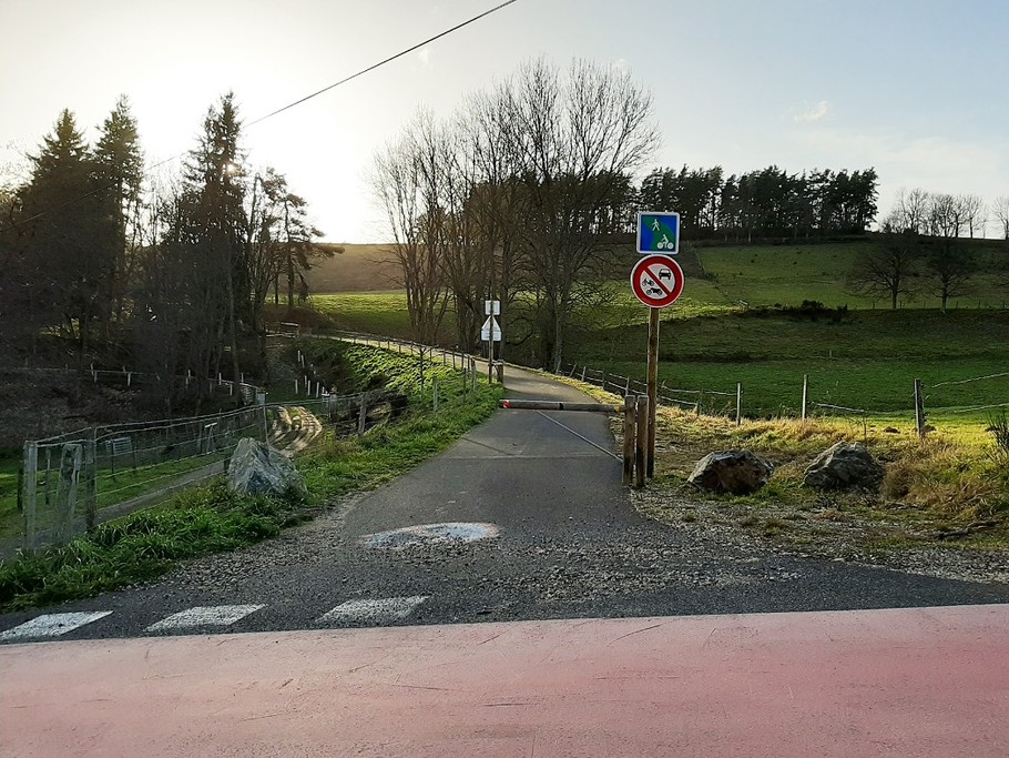 location située à proximité de la Via Fluvia (voie verte sécurisée)