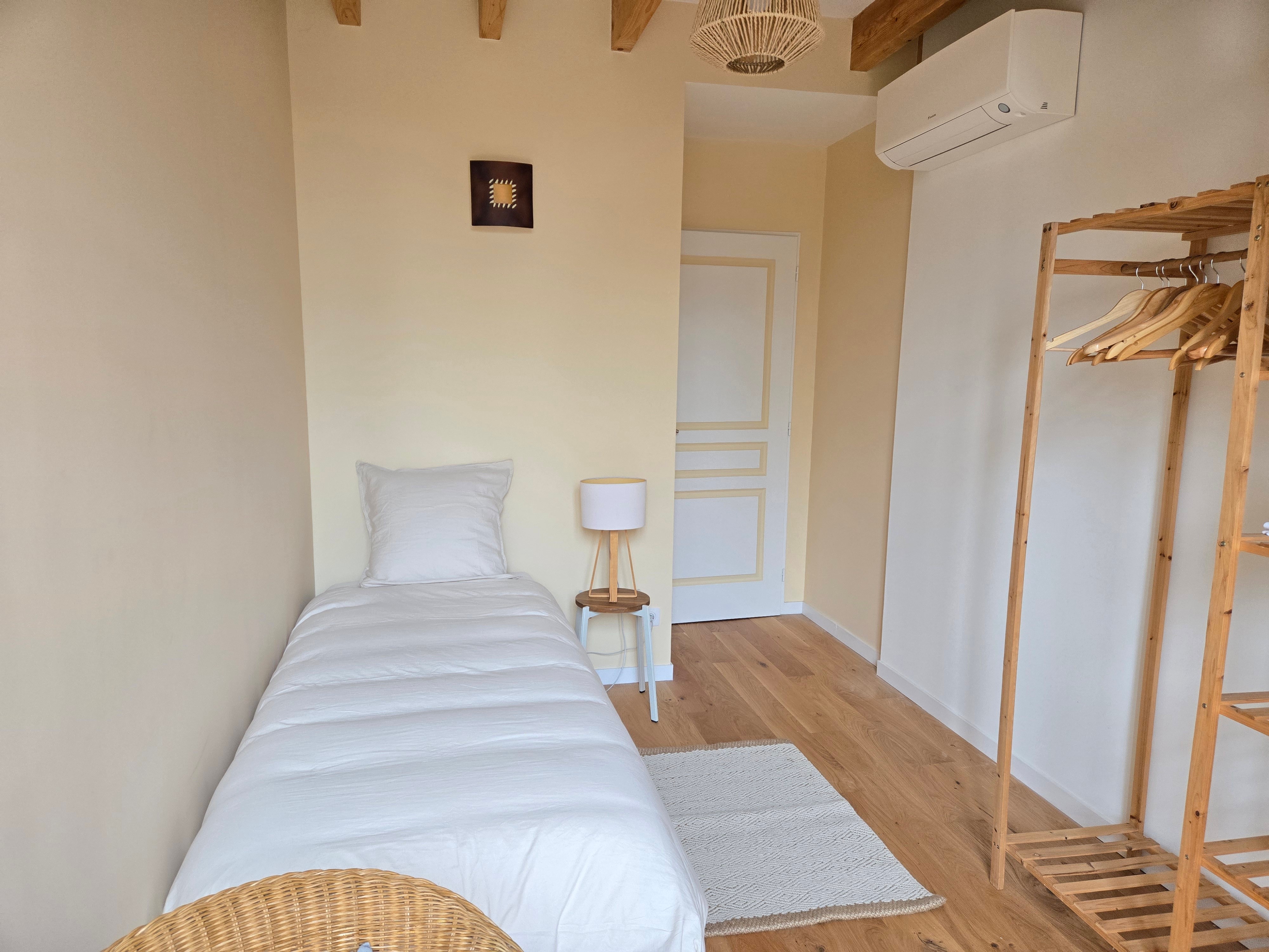 Le premier niveau de la chambre sable (lit de 80 ouvrable en 160)