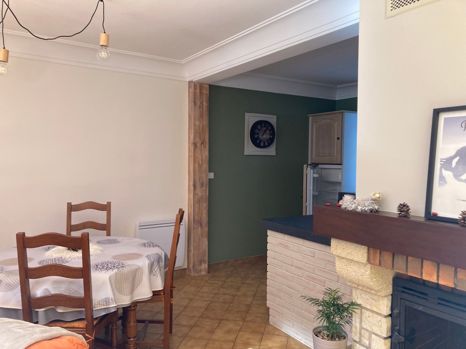 Espace repas espace cuisine cheminée