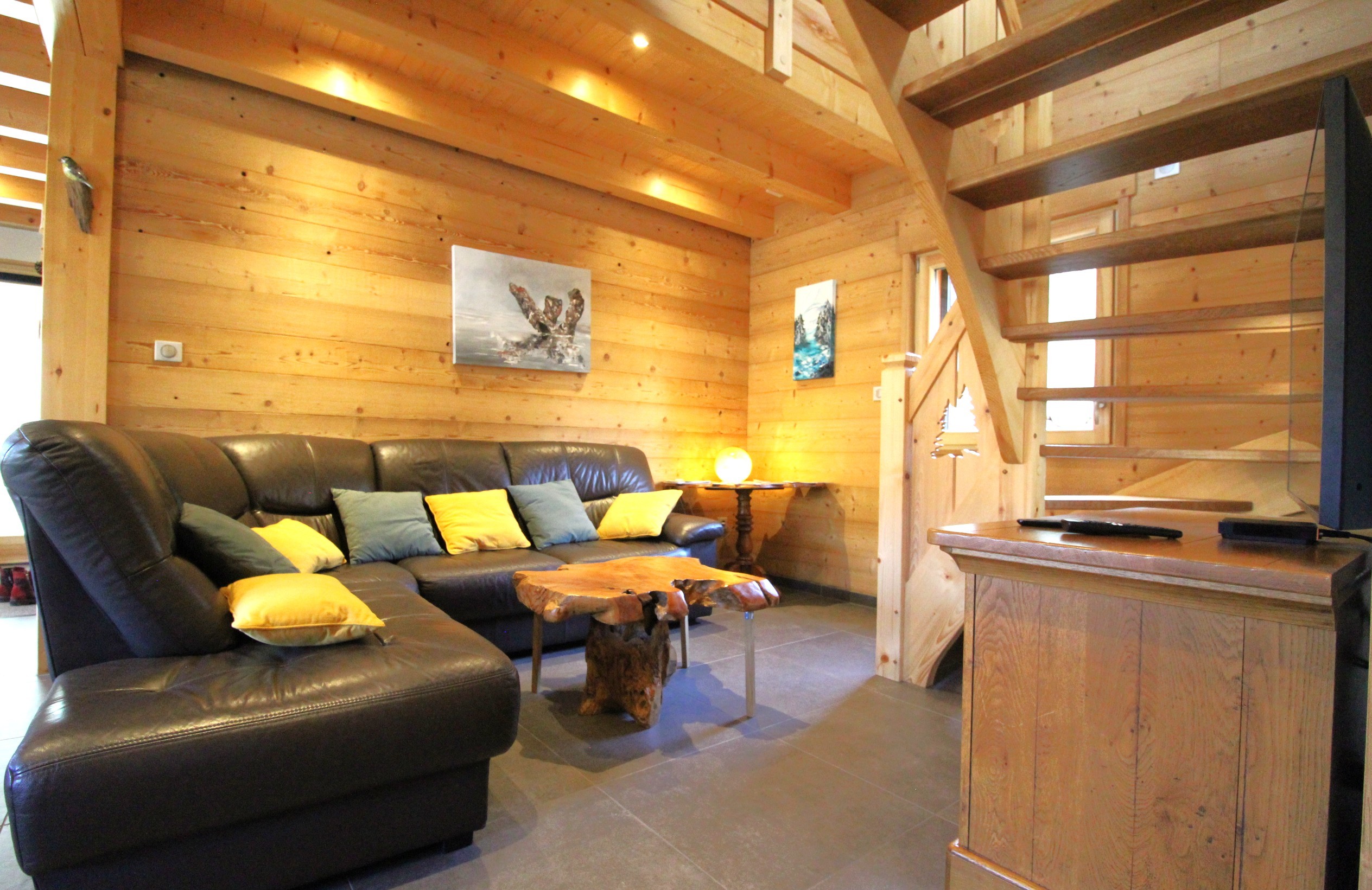 Salon/ séjour - Chalet du Pré Temy, avec sauna et jeux extérieur