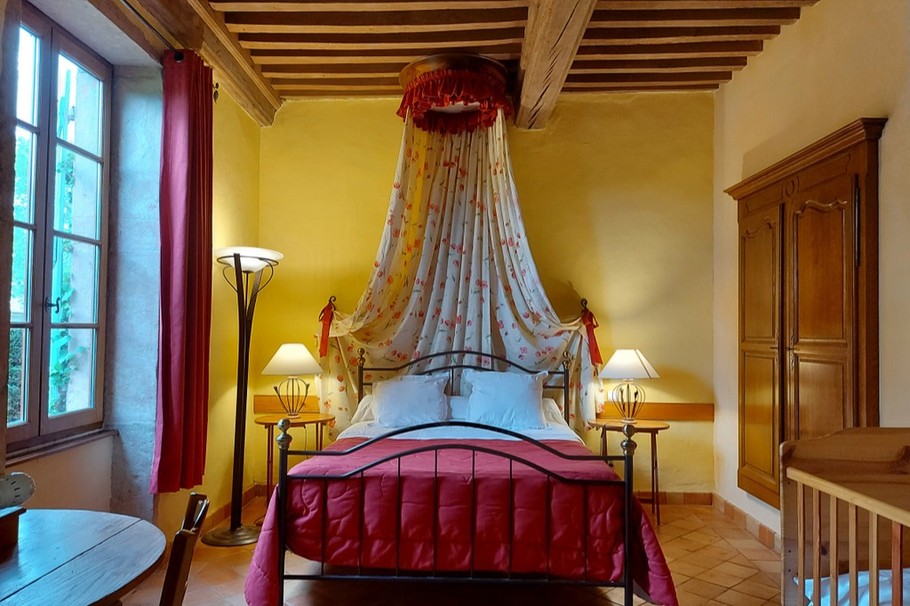 Le clos des buis - Chambre double avec ciel de lit - 1 lit bébé