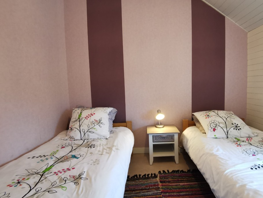 Deuxième chambre avec 2 lits de 90