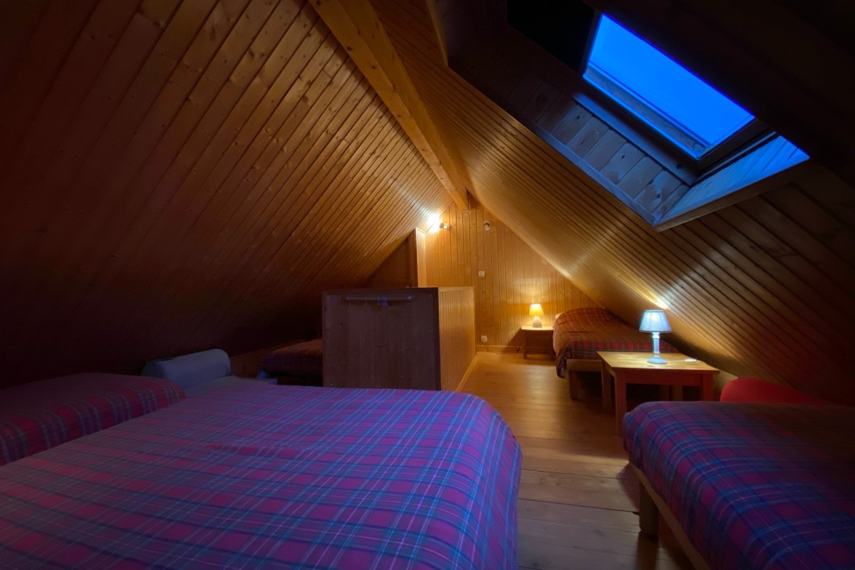 Dortoir 1 lit 140 + 4 lits 80