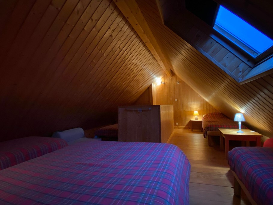 Dortoir 1 lit 140 + 4 lits 80