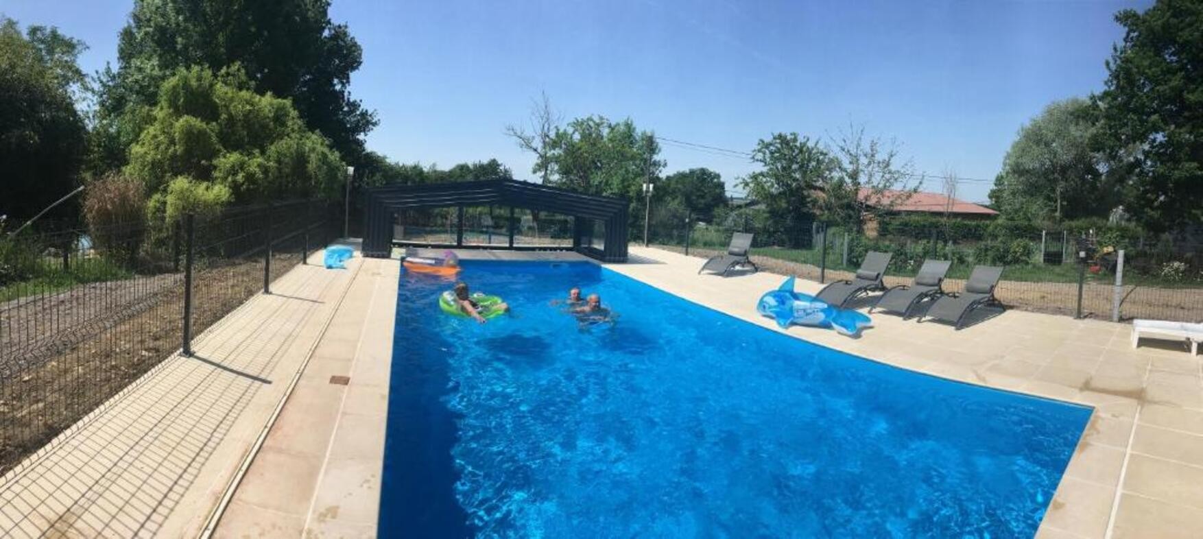 shared swimming pool 250 metres away