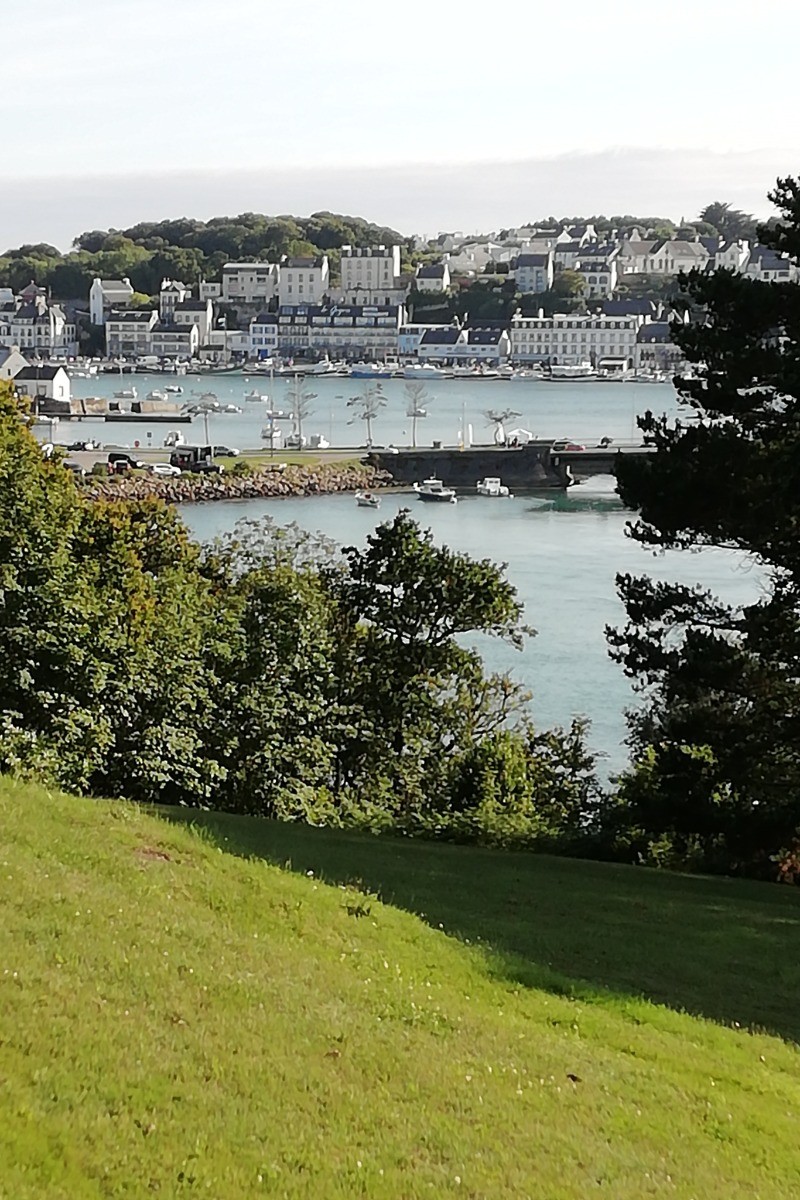 vue sur le port depuis la pièce de vie