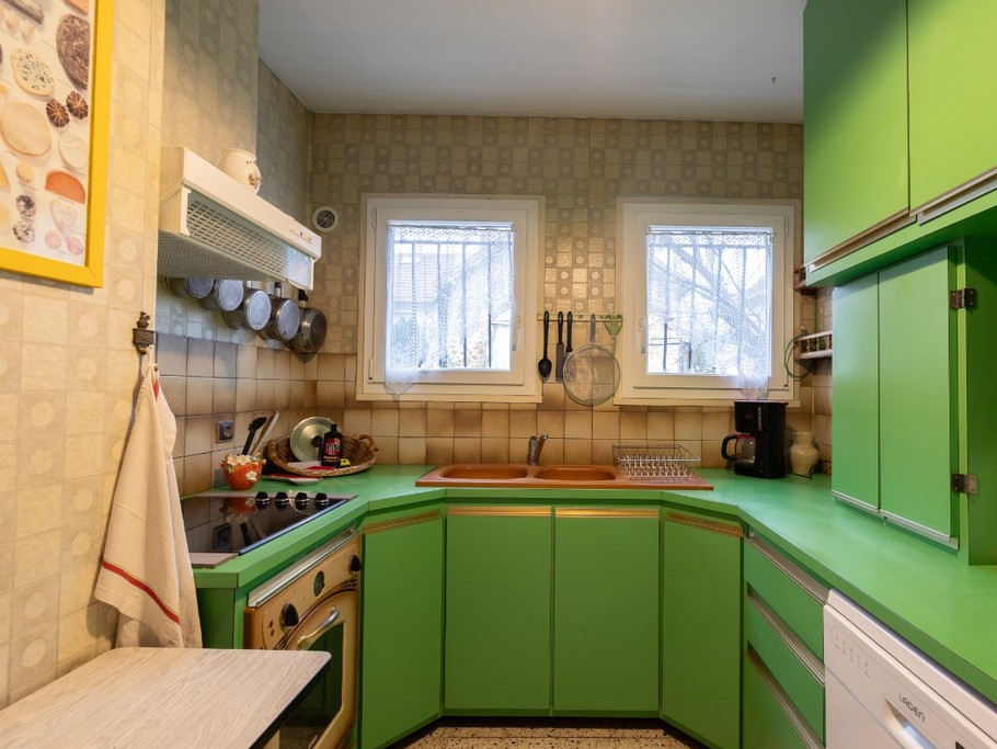 Cuisine équipée avec produits, torchons, sopalin fournis