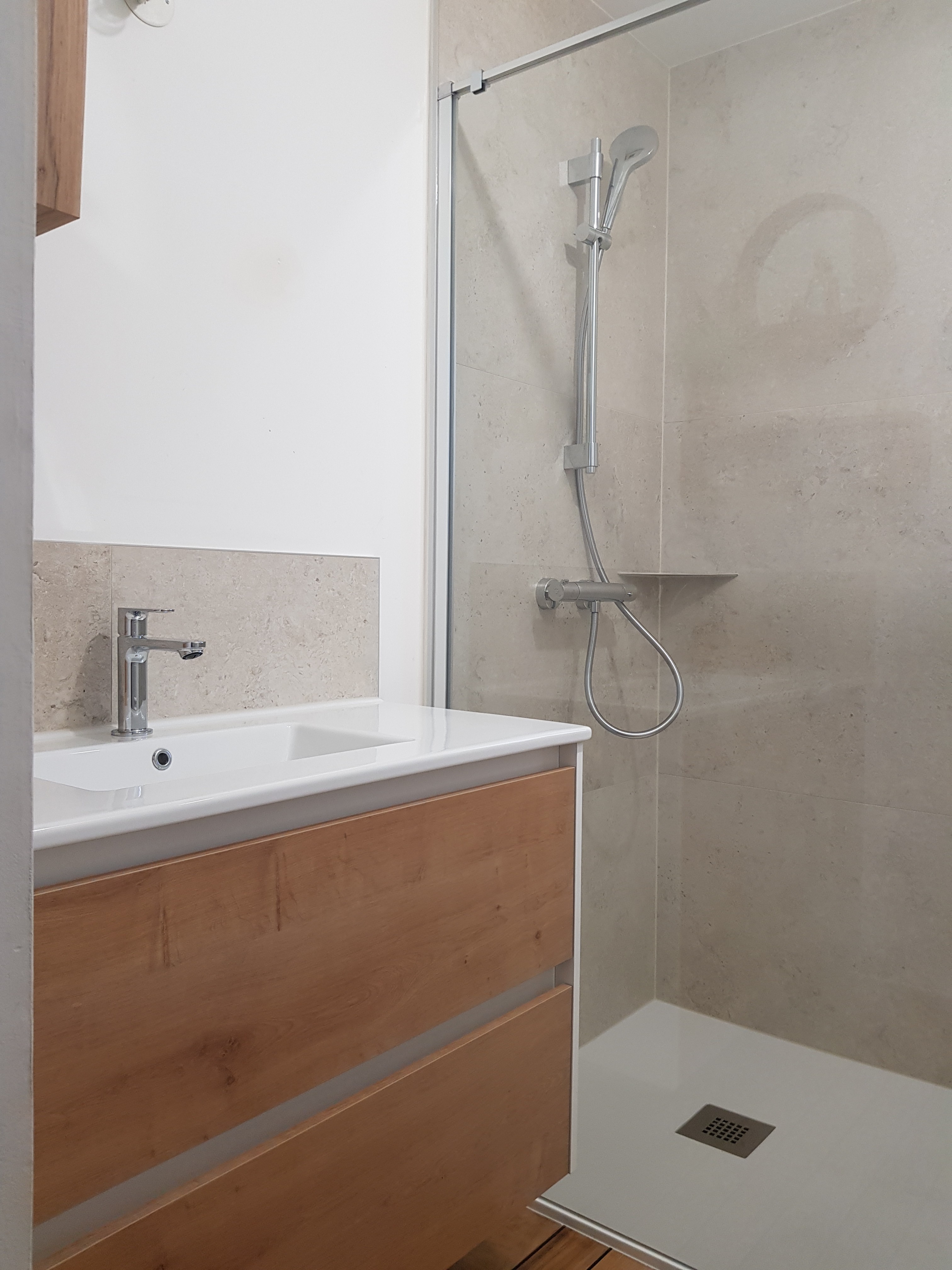 Salle de Bains vasque & douche