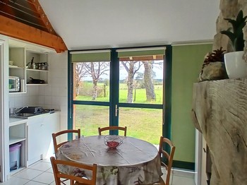 Etang de Farges, Saint Germain près Herment, Chalet vert - Pièce de vie (Cuisine)