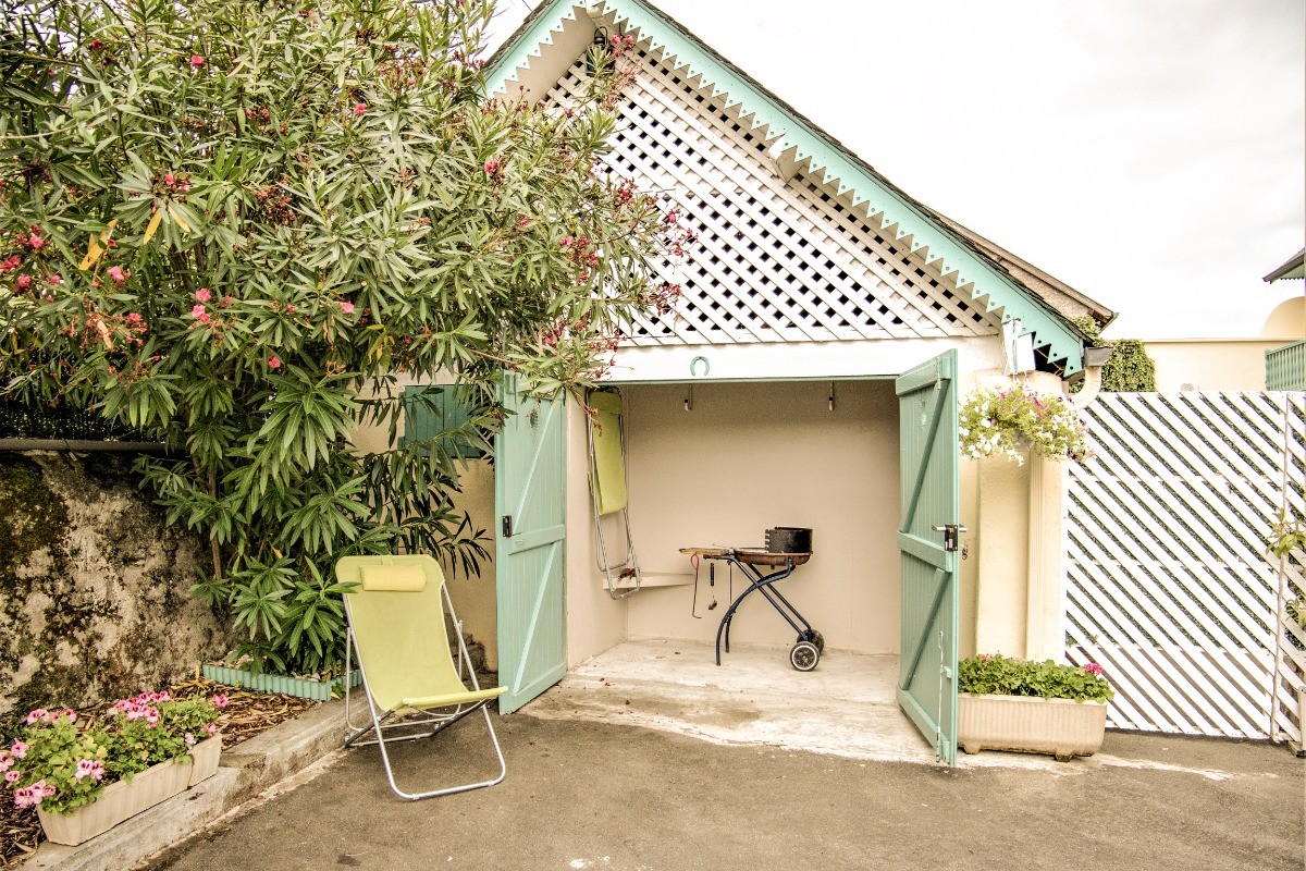 local a vélo et barbecue