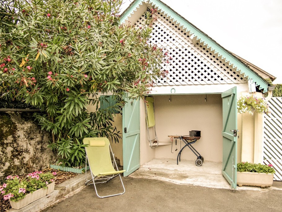 local a vélo et barbecue