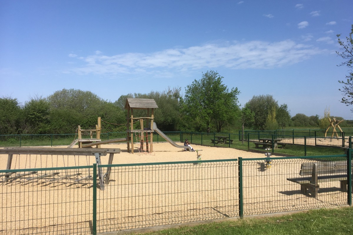 Terrain de jeux pour enfants à 300 m