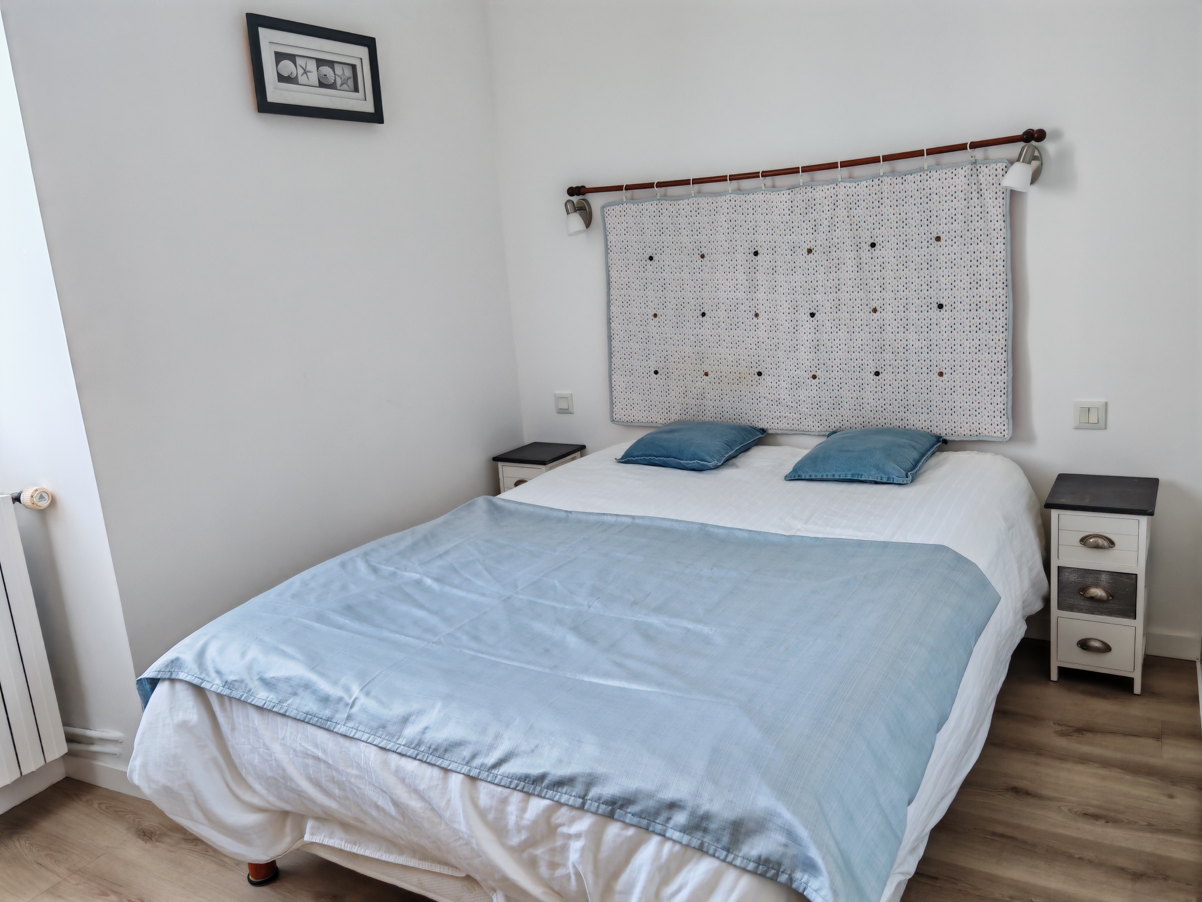 Bedroom with double bed (140cm)