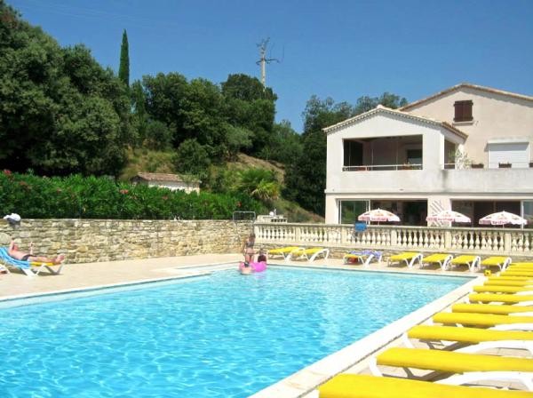 Piscine et buvette
