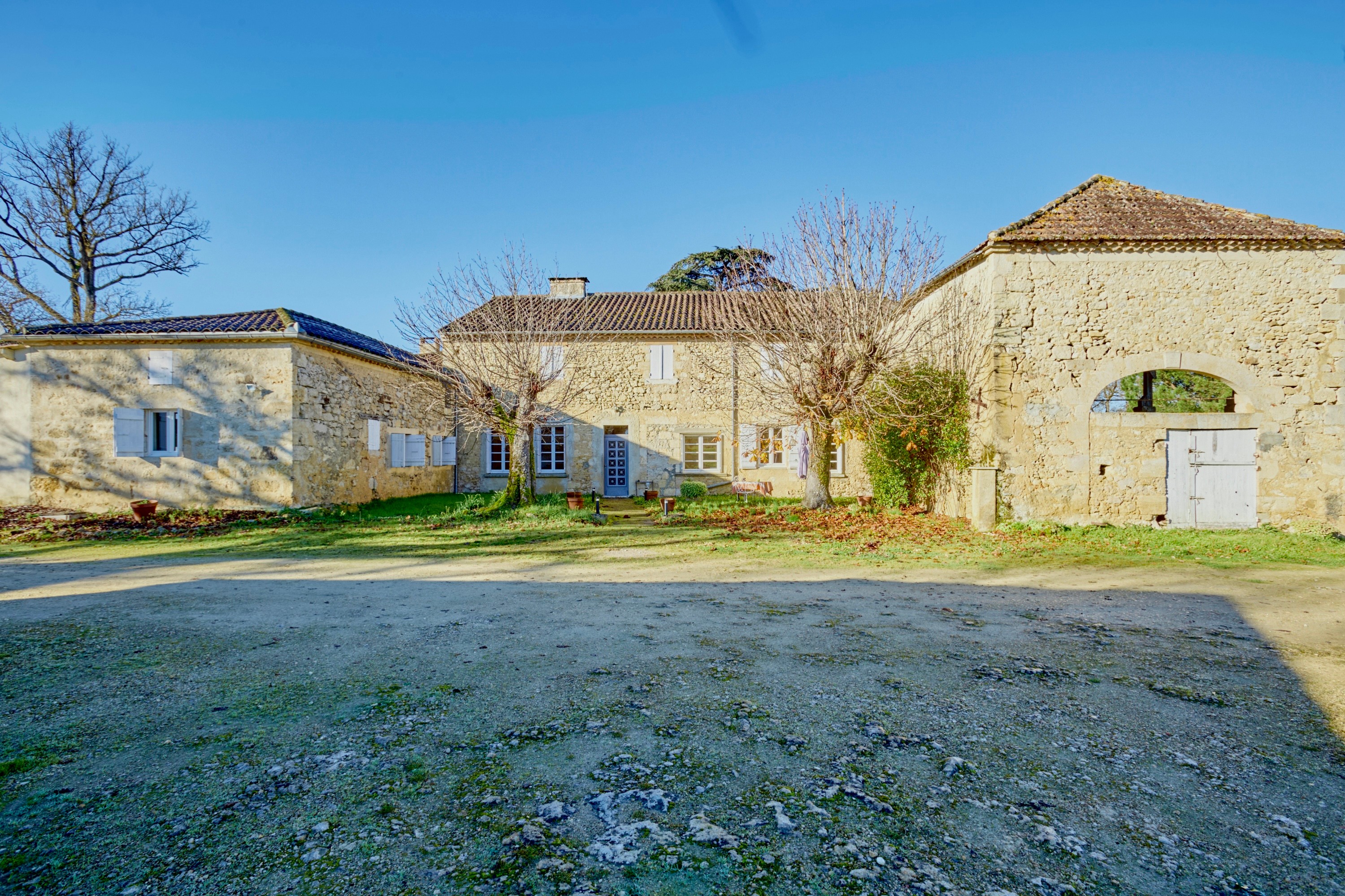 Entrée du gîte Charme