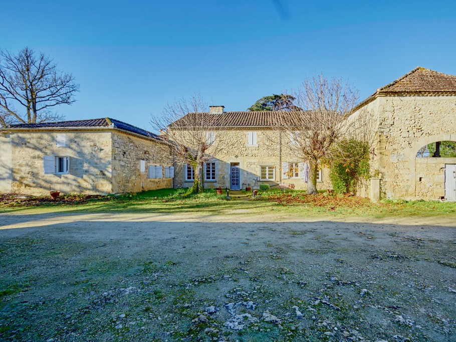 Entrée du gîte Charme