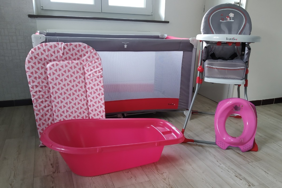 Nécessaire bébé dispo.GRATUITEMENT à la demande