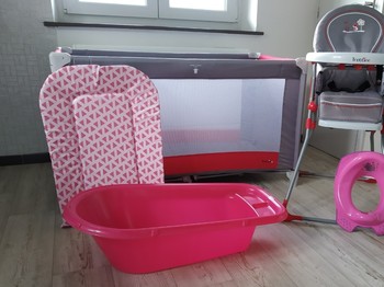 Nécessaire bébé dispo.GRATUITEMENT à la demande