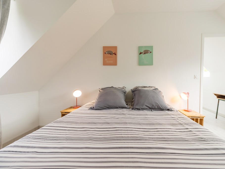 TROADEC holiday rentals Clévacances Trévou-Tréguignec, Trestel, Upstairs bedroom with a 160cm bed (2 x 80cm)