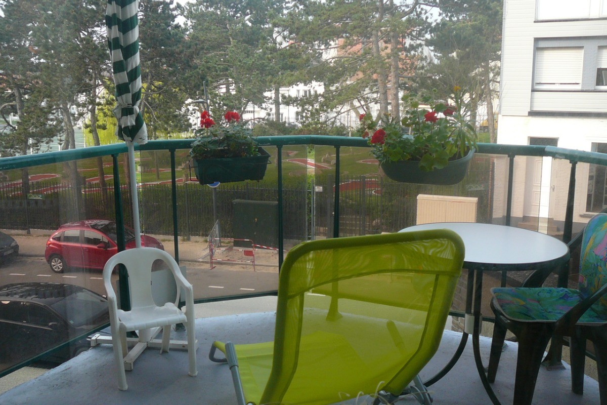 Vue balcon sur mini golf arboré