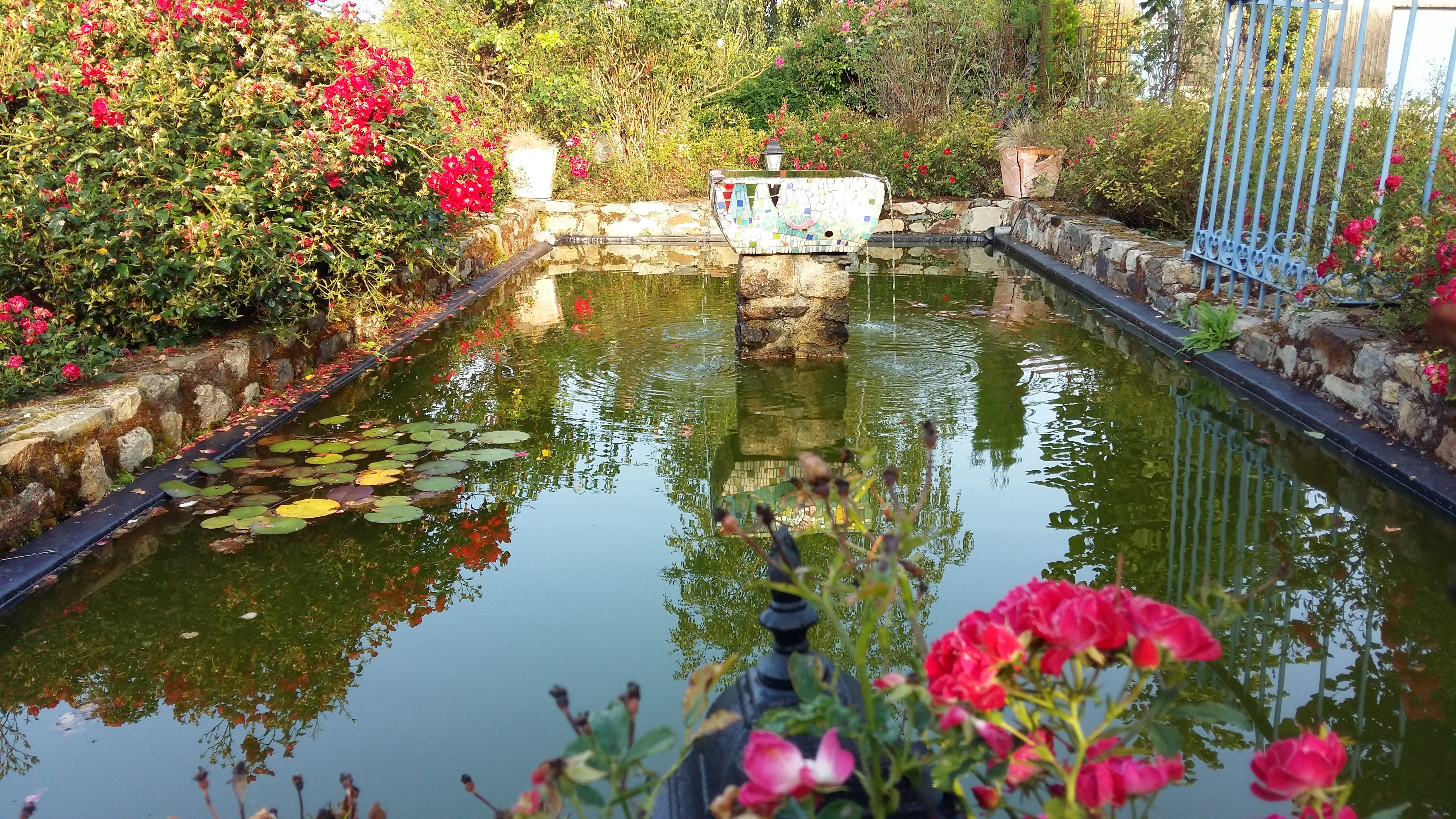 A pleasant stroll through the gardens of the Château Mont-Dol estate.