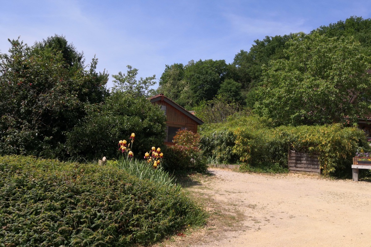 Parking devant le gîte