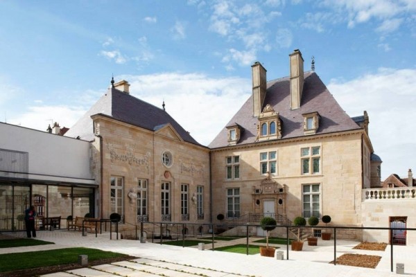 La Maison des Lumières à Langres (15 km)