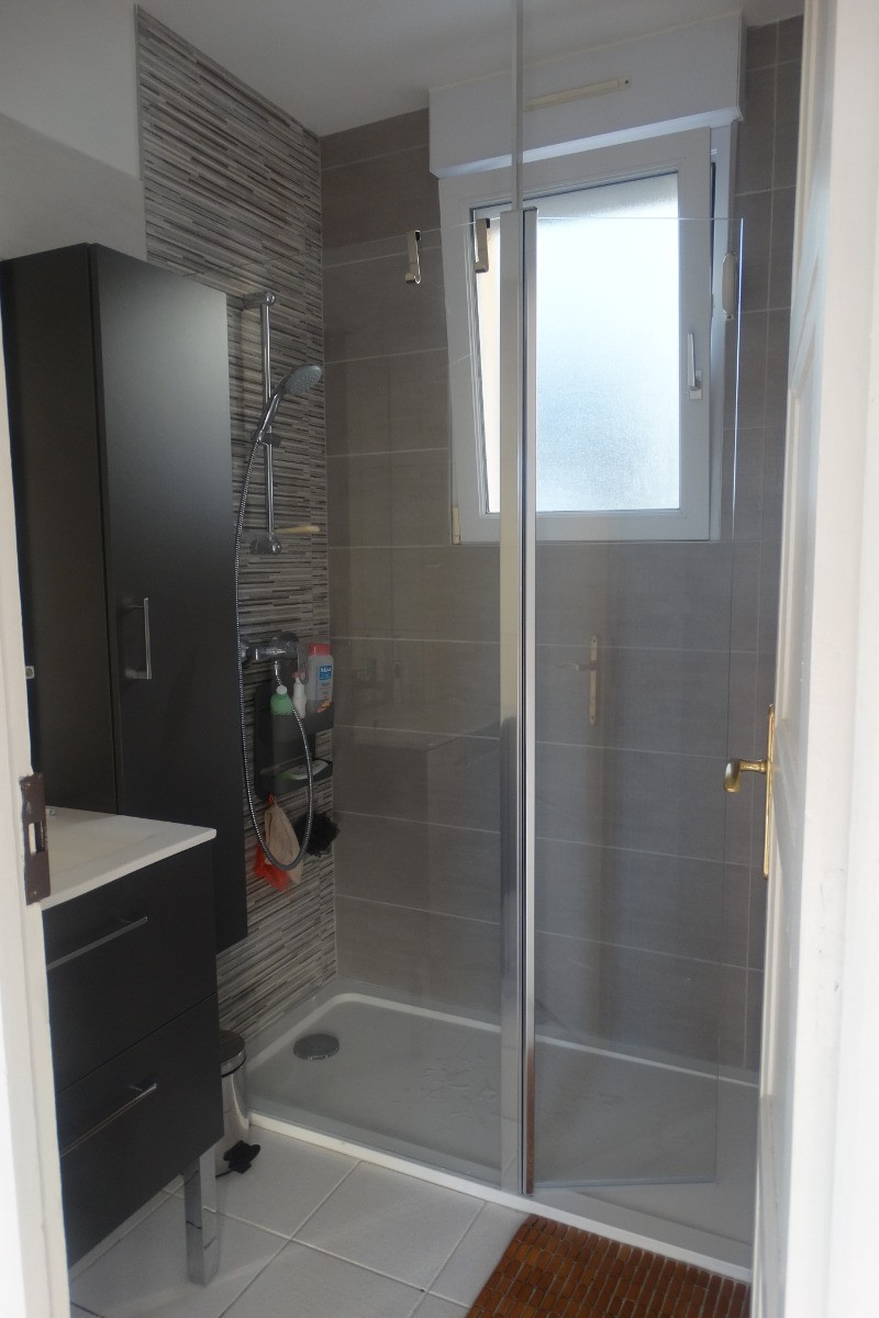 sdb avec douche à l'italienne