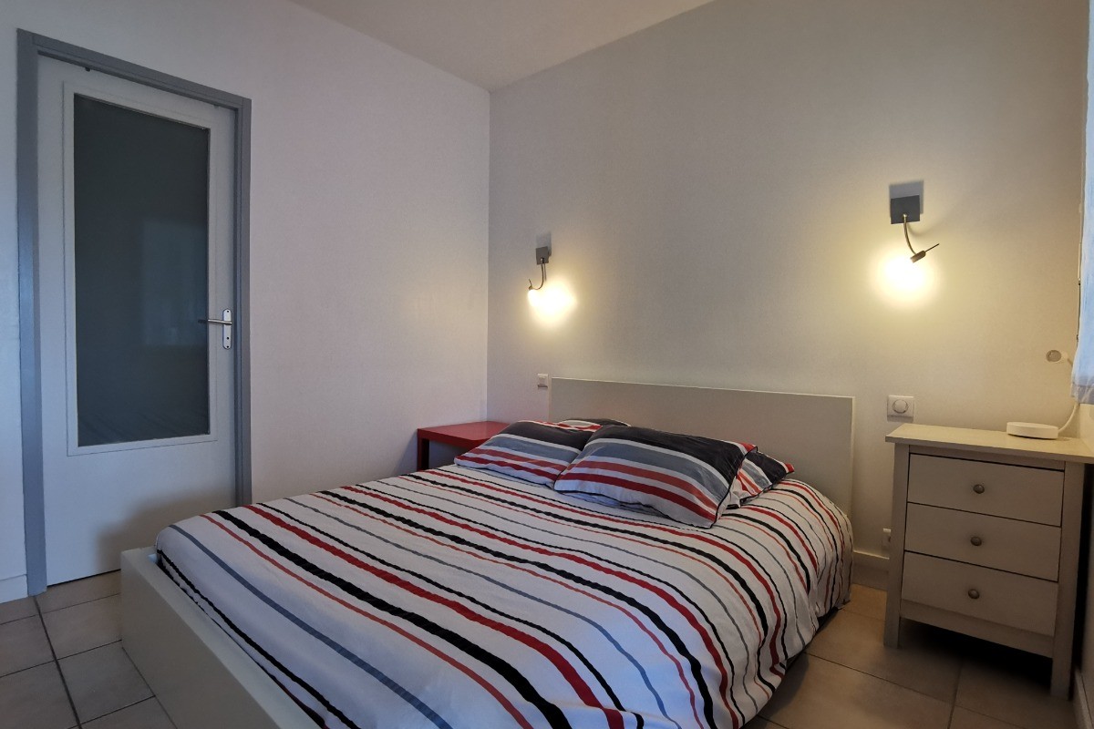 Chambre avec lit 140