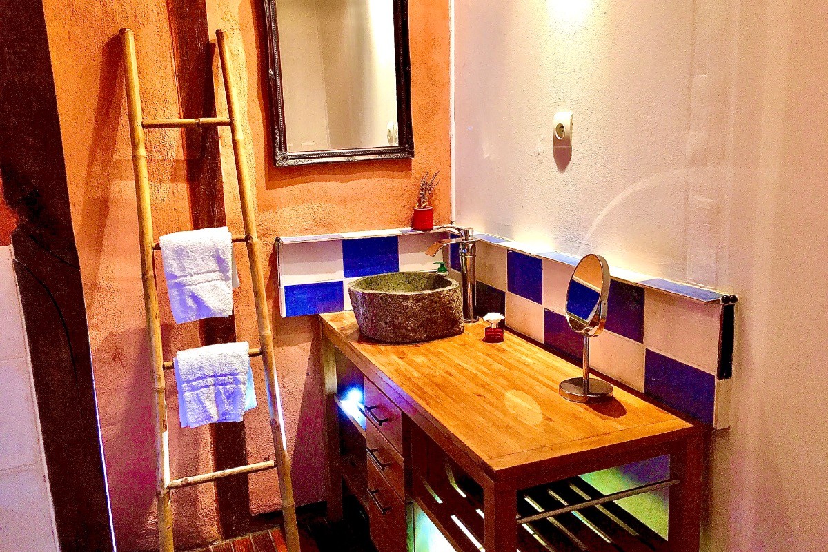 Une des salles des bains en-suite dans votre maison