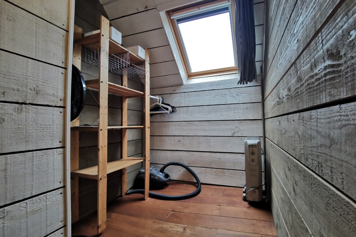 Espace rangement dans chambre 1