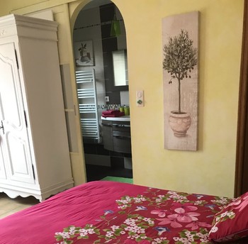 Garance : lit et salle de bains