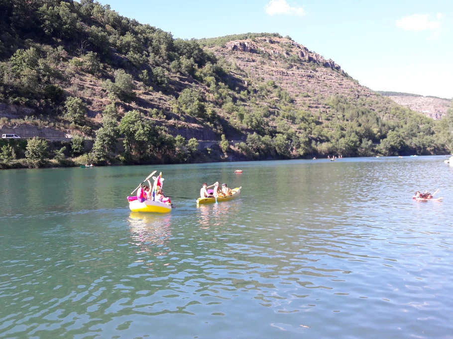 Canoë sur la plan d'eau