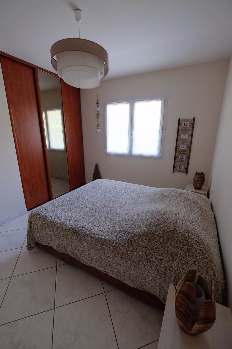 Chambre avec dressing, literie confort 160x200