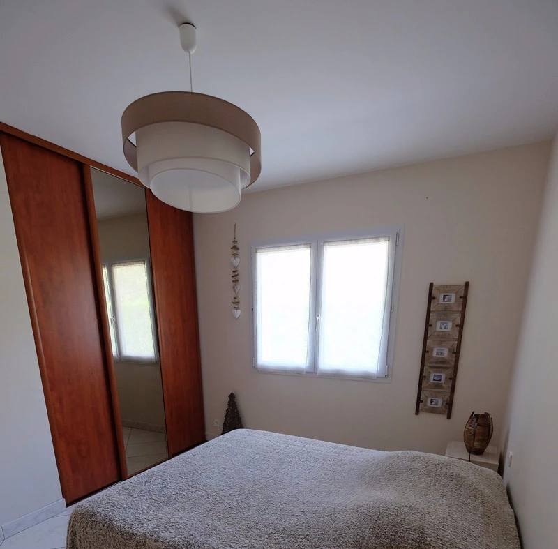 Chambre avec dressing, literie confort 160x200