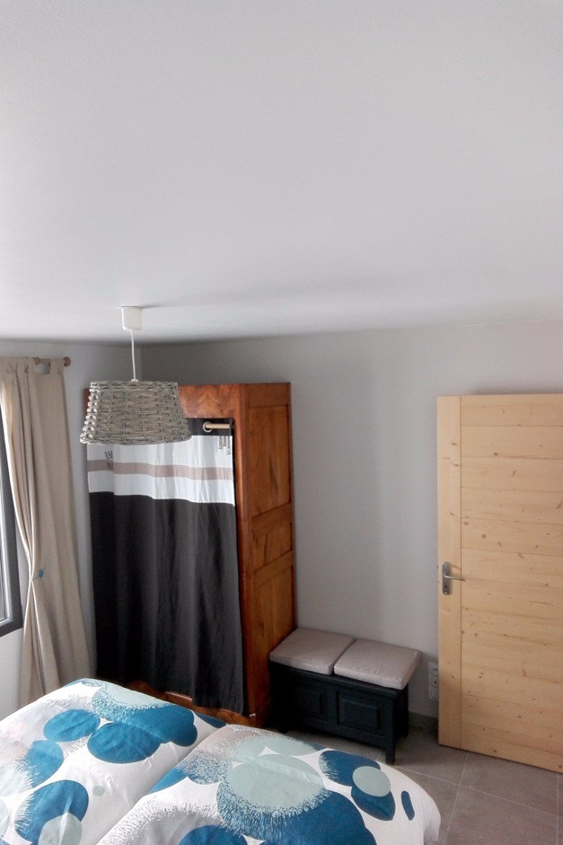 chambre avec deux lits en 80 aménageable en 1 lit en 160