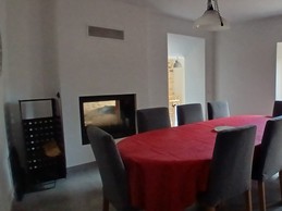 The Volcans d'Auvergne holiday cottage: The dining room with its fireplace