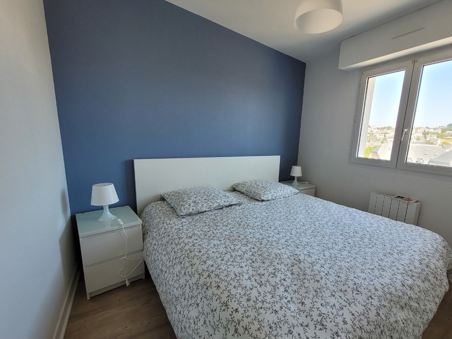 Chambre lit "king size"  (180 x 200) lit fait et draps fournis
