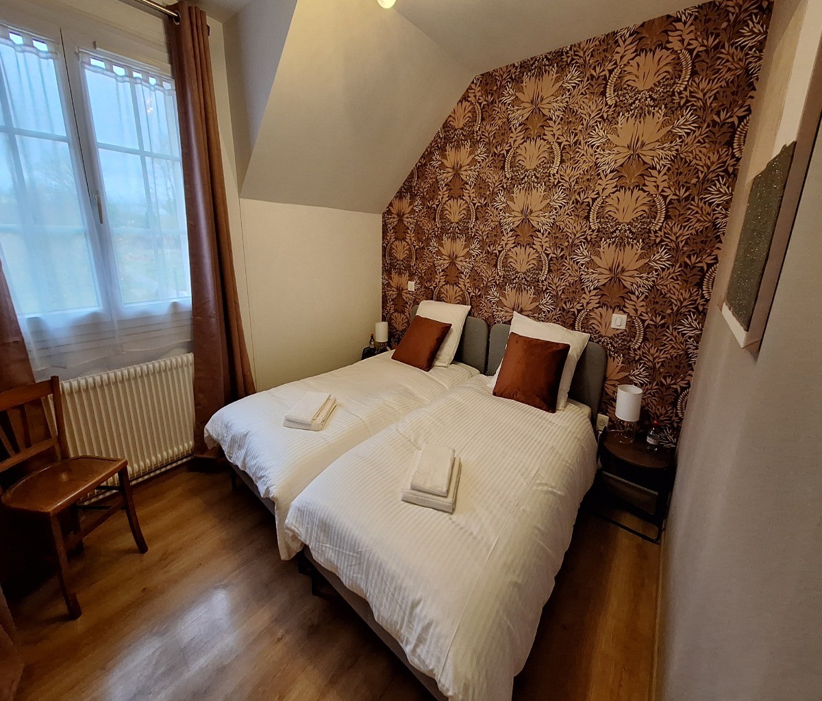 Chambre rose au 1er étage