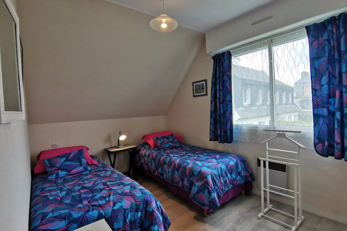 Chambre avec 2 lits 90