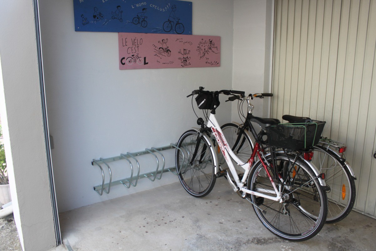 Abri à vélo fermé