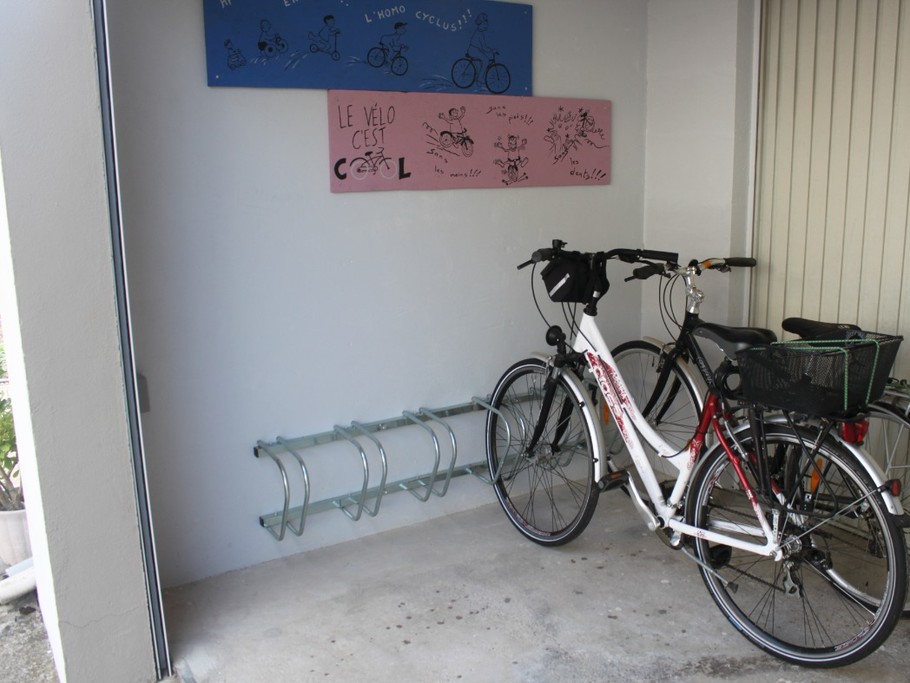 Abri à vélo fermé