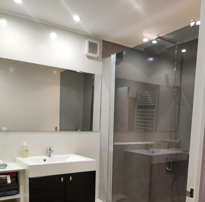 salle de bain (WC séparé)