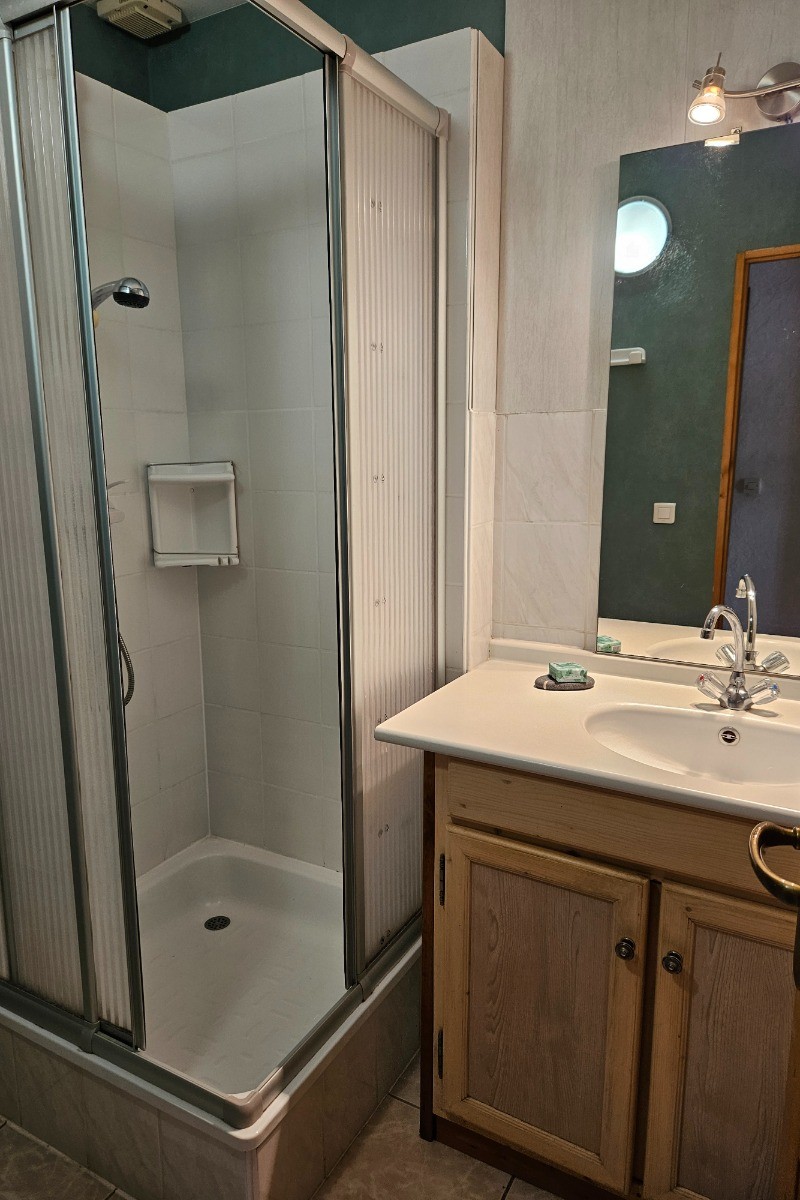 Salle d'eau RDC - Maison au beau site